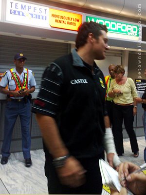 Graeme Smith arriving at Cape Town International Airport
