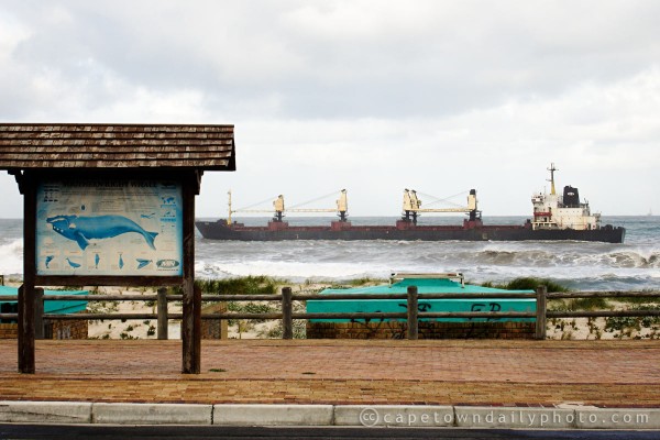 Bulk carrier aground at Blouberg