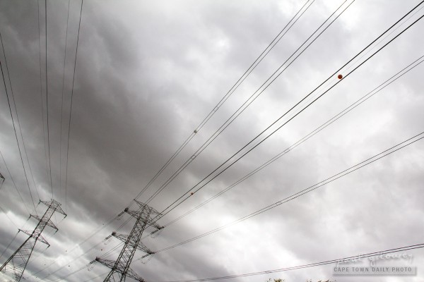 The crackling of power lines