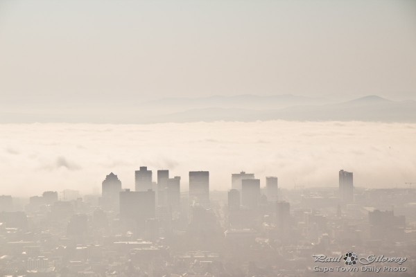 Cloud crawls in from Table Bay