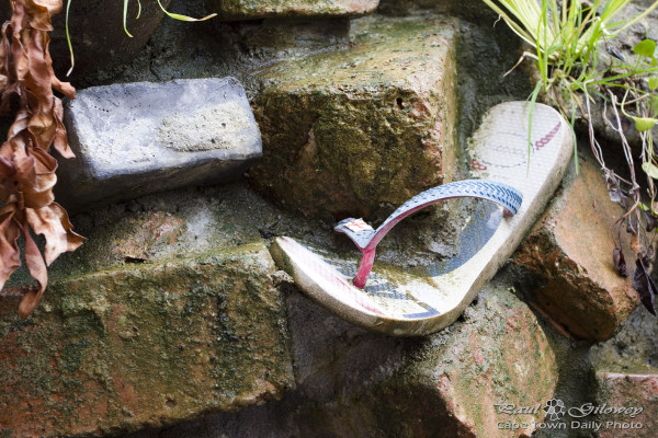 The Wall: Hipster sandal