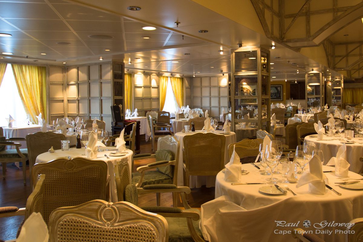 Ship's restaurant